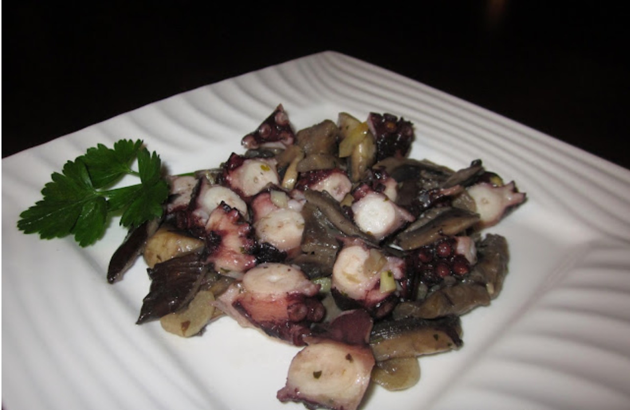 Pulpo al ajillo con setas y champiñones